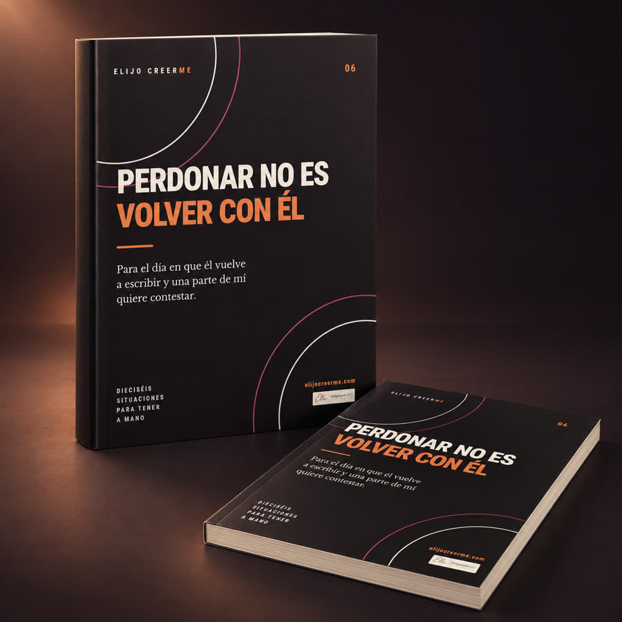 El cuaderno Perdonar no es volver con él, de pie sobre otro ejemplar